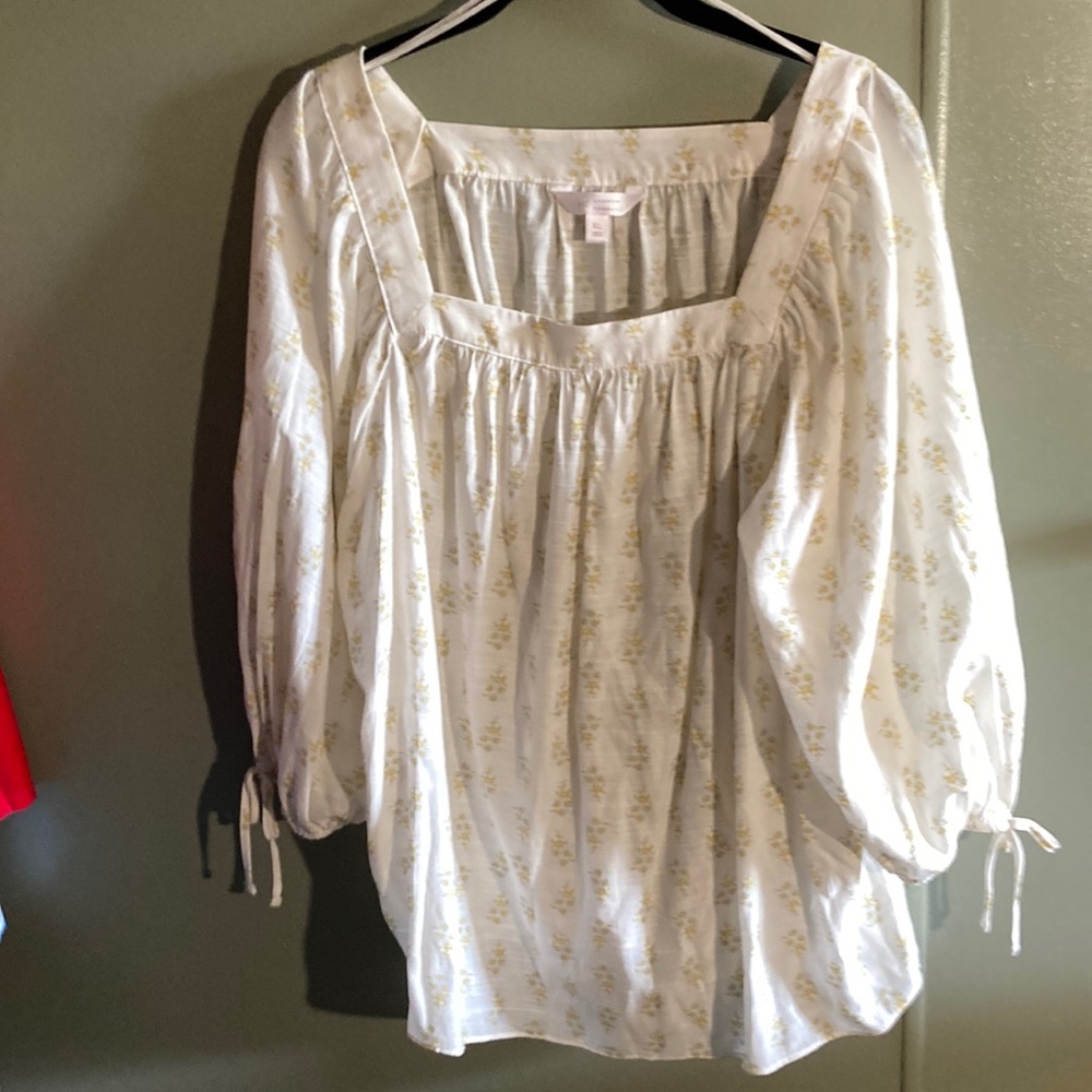 Lauren Conrad Long-sleeve blouse. Cream and gold colors Size XL